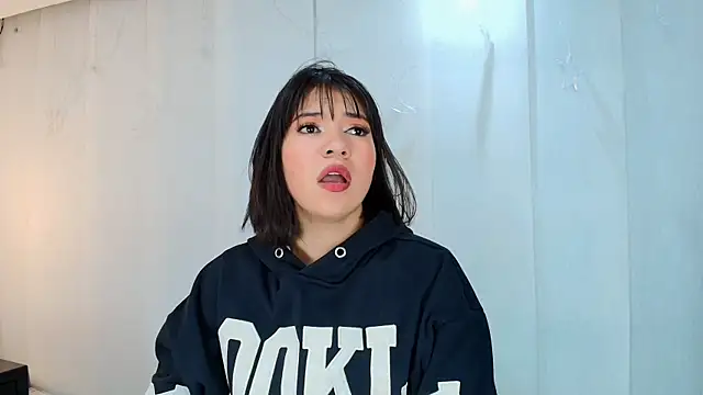 lina bedoya  online show from September 12, 11:32 am