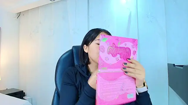 lina bedoya  online show from November 29, 11:35 am