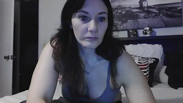 Snapshot of CrystalLakeXO chatting on February 10, 5:58 am CrystalLakeXO online show from February 10, 5:58 am