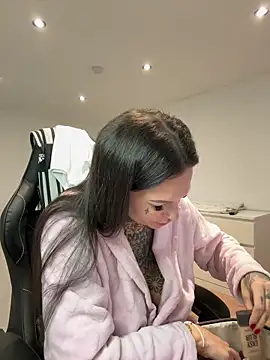 Snapshot of AileenInkOfficial chatting on January 8, 1:20 pm AileenInkOfficial online show from January 8, 1:20 pm