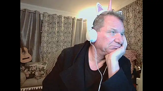 coryassman online show from December 4, 9:40 am