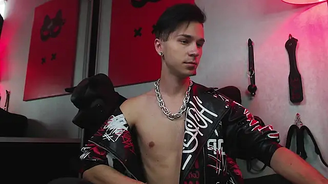 Joseph  Quinn online show from February 19, 8:01 am