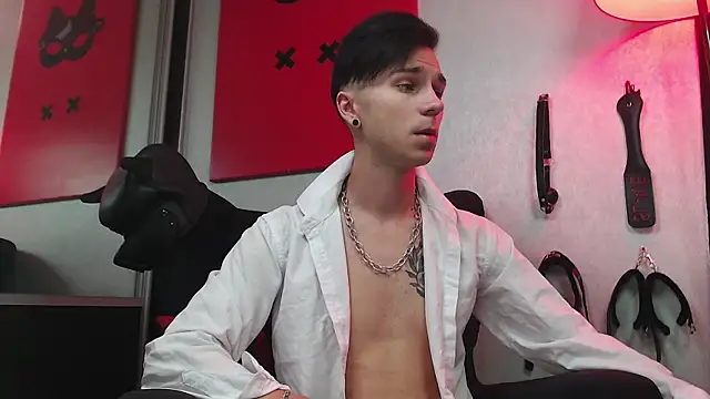 Joseph  Quinn online show from March 11, 8:20 am