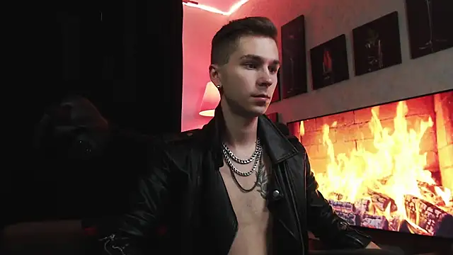 Joseph  Quinn online show from September 17, 8:05 am