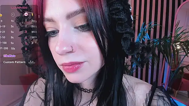 arielabradberry online show from December 25, 5:26 pm