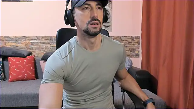 HotHunkTrainer online show from February 24, 9:21 am