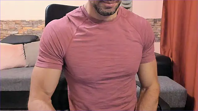 HotHunkTrainer online show from September 18, 7:10 am