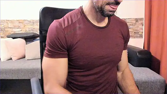 HotHunkTrainer online show from October 10, 7:18 am