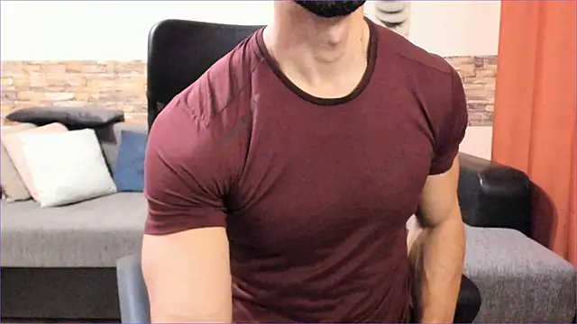 HotHunkTrainer online show from November 22, 7:40 am