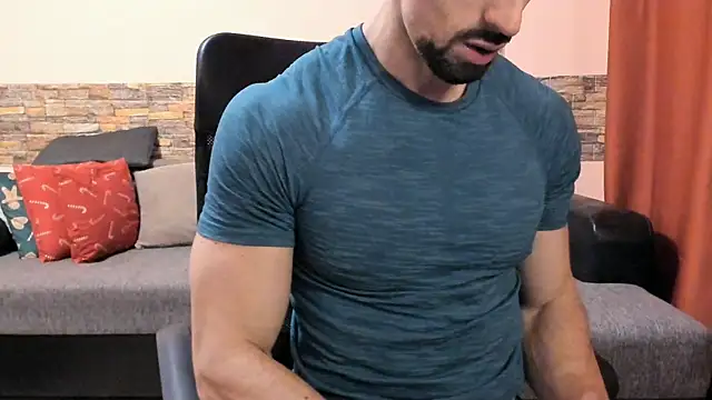 HotHunkTrainer online show from February 13, 9:16 am