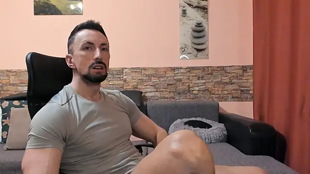 HotHunkTrainer online show from February 23, 9:17 am