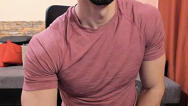 HotHunkTrainer online show from April 22, 9:01 am