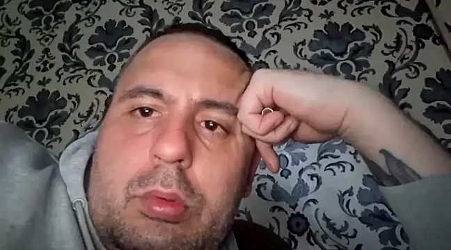 Snapshot of Basszos88i chatting on December 8, 4:28 pm Basszos88i online show from December 8, 4:28 pm