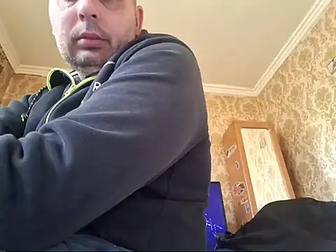 Snapshot of Basszos88i chatting on December 17, 9:39 am Basszos88i online show from December 17, 9:39 am