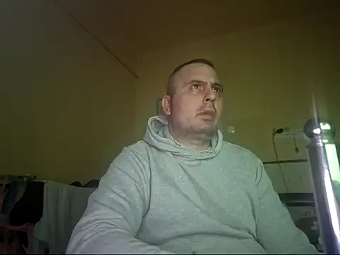 Snapshot of Basszos88i chatting on January 9, 9:47 pm Basszos88i online show from January 9, 9:47 pm