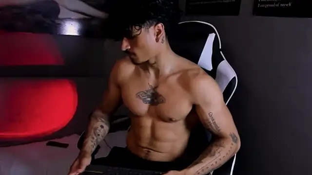 Thomas Fit1 online show from April 20, 7:37 pm