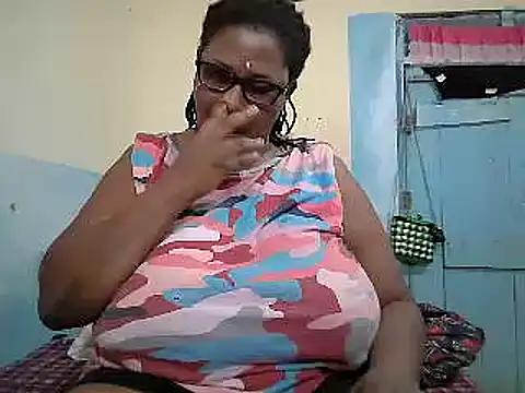 Snapshot of sexy_bigboobss chatting on November 28, 7:22 am sexy bigboobss online show from November 28, 7:22 am