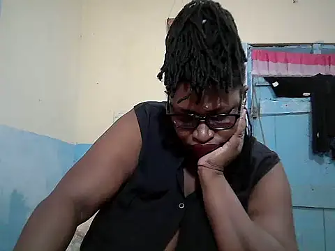 Snapshot of sexy_bigboobss chatting on December 2, 8:30 am sexy bigboobss online show from December 2, 8:30 am