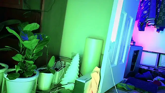 Snapshot of YouLikeBigDick9 chatting on December 12, 7:19 am YouLikeBigDick9 online show from December 12, 7:19 am