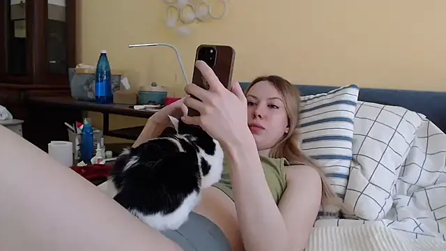 Snapshot of Scarlettford chatting on February 21, 2:06 pm Scarlettford online show from February 21, 2:06 pm