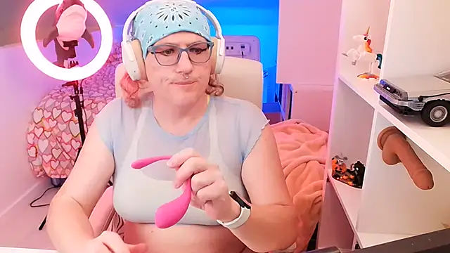 Snapshot of TransCayenne chatting on November 6, 6:53 pm TransCayenne online show from November 6, 6:53 pm