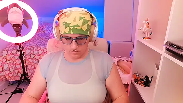 Snapshot of TransCayenne chatting on November 12, 6:41 pm TransCayenne online show from November 12, 6:41 pm