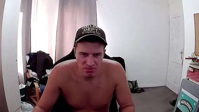Snapshot of PKrisztian chatting on September 22, 2:41 pm PKrisztian online show from September 22, 2:41 pm