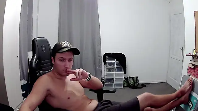 Snapshot of PKrisztian chatting on September 28, 4:01 pm PKrisztian online show from September 28, 4:01 pm