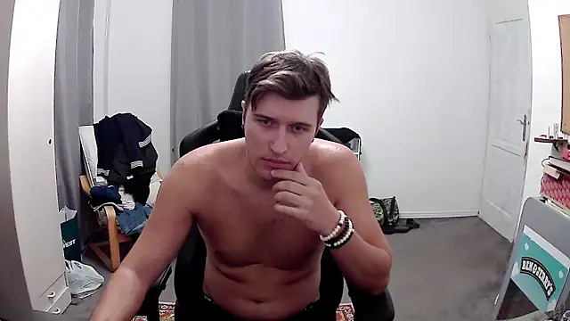 Snapshot of PKrisztian chatting on October 2, 7:54 pm PKrisztian online show from October 2, 7:54 pm