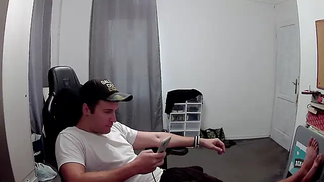 Snapshot of PKrisztian chatting on October 8, 7:28 am PKrisztian online show from October 8, 7:28 am