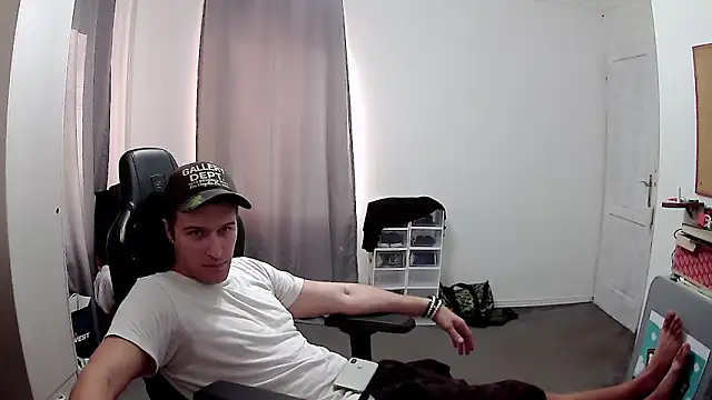 Snapshot of PKrisztian chatting on October 9, 2:48 pm PKrisztian online show from October 9, 2:48 pm