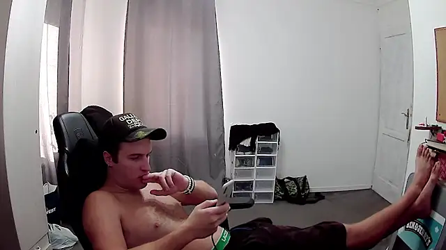Snapshot of PKrisztian chatting on October 13, 1:33 pm PKrisztian online show from October 13, 1:33 pm