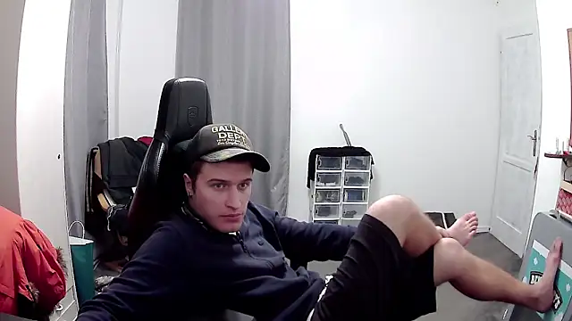 PKrisztian online show from April 21, 11:29 pm