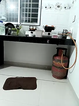 Selina 6 online show from December 21, 1:42 pm