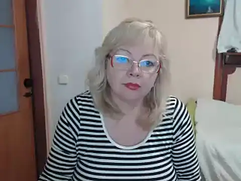 EvelynLoveShy online show from December 24, 8:11 am