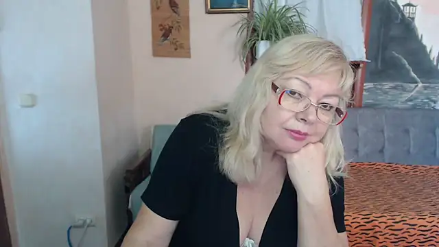 EvelynLoveShy online show from October 29, 9:11 am