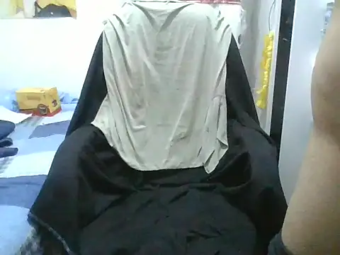 Snapshot of gian1230 chatting on April 25, 6:16 am gian1230 online show from April 25, 6:16 am