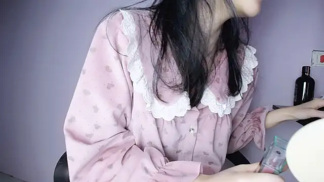 Baenee online show from January 12, 1:05 pm