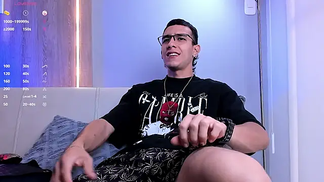 SymonPrince online show from October 30, 9:59 pm