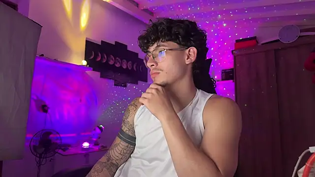 Kisan Smith online show from April 23, 4:24 am