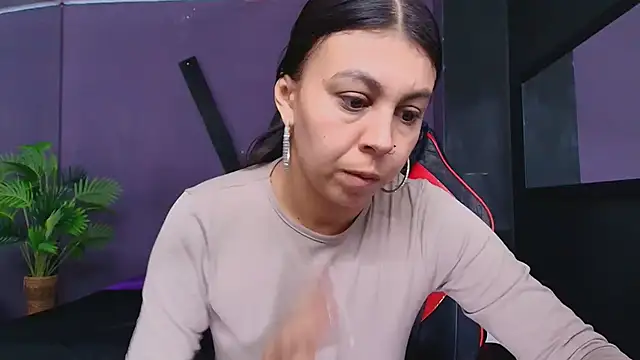 Juliet Nasty online show from October 10, 12:15 pm