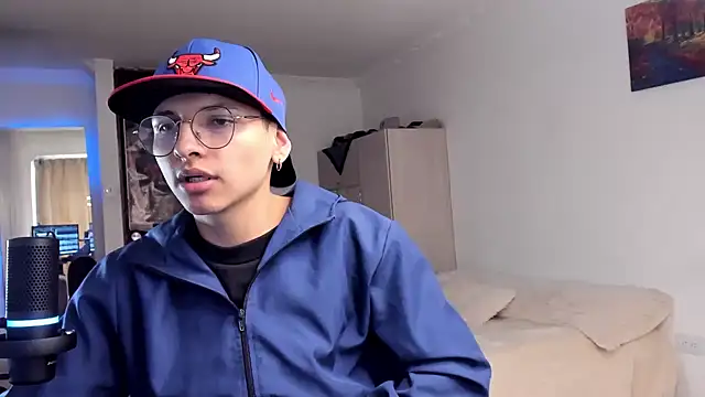 a lejandro 0 8 online show from December 9, 7:39 pm