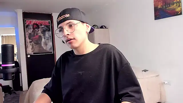 a lejandro 0 8 online show from December 11, 7:03 pm