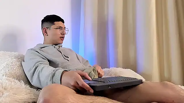 a lejandro 0 8 online show from January 27, 4:20 am