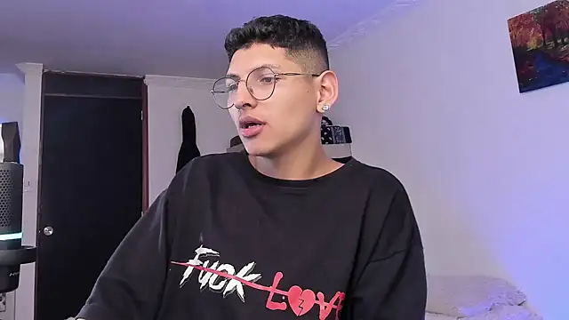 a lejandro 0 8 online show from February 2, 4:48 am