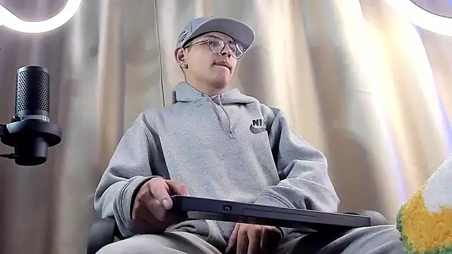 a lejandro 0 8 online show from February 5, 7:07 am