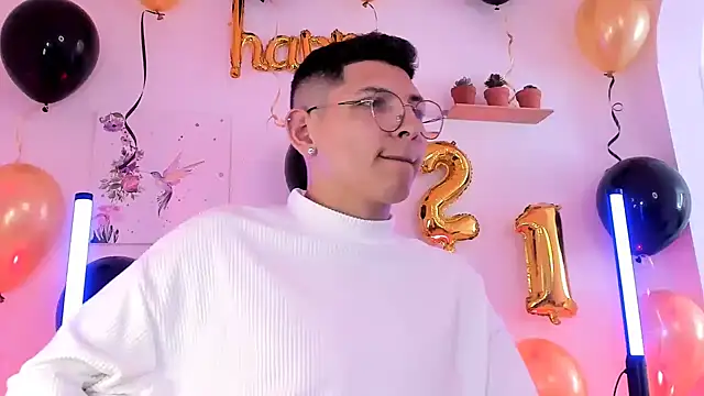 a lejandro 0 8 online show from February 18, 7:52 pm