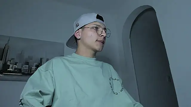 a lejandro 0 8 online show from March 2, 4:07 am