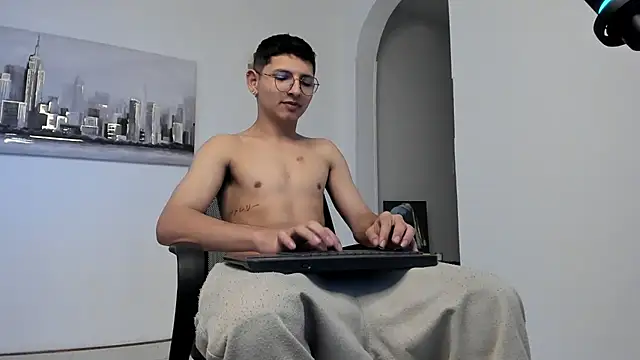 a lejandro 0 8 online show from March 8, 5:28 am