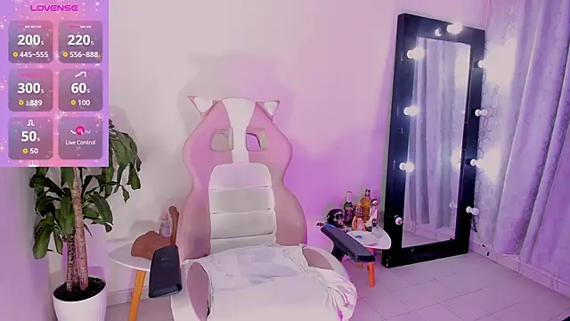 EmmaRusellx online show from April 23, 1:07 am